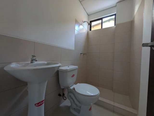 Casa Esquinera en Venta – La Joya, Etapa Gema - A. Cobos, Guayas — imagen 4