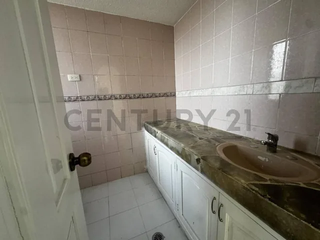 Casa Familiar en Venta de 4 Dorm. en Conocoto, Sector Santa María — imagen 2