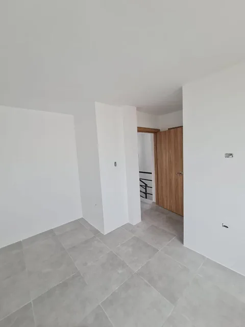 Venta de Casa Cuatro Habitaciones en Urbanización San Antonio/ Samborondon/aurora, Guayas — imagen 5