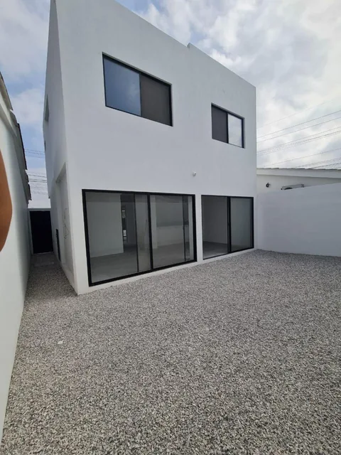 Venta de Casa Cuatro Habitaciones en Urbanización San Antonio/ Samborondon/aurora, Guayas — imagen 4