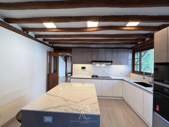Casa en Venta con Jardin en La Urbanización El Condado — imagen 4