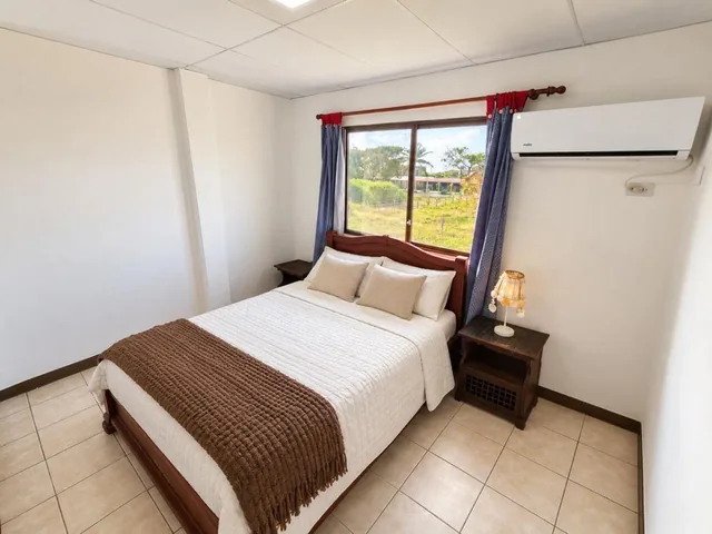 Casa de Dos Pisos con Piscina y Jacuzzi a Pocos Pasos del Mar, Guayas — imagen 5