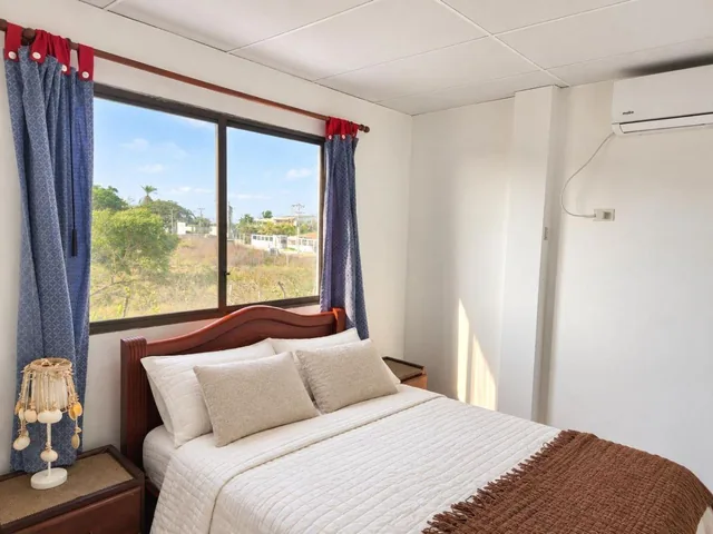Casa de Dos Pisos con Piscina y Jacuzzi a Pocos Pasos del Mar, Guayas — imagen 3