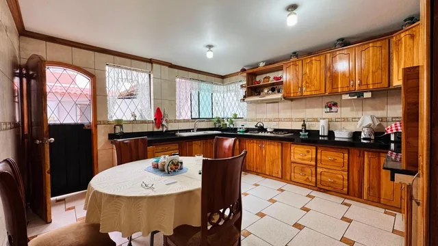 Casa de Venta Primavera II - Amplitud Total | 530 m² de Construcción | Sector Exclusivo — imagen 2