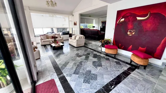 Casa en Venta Esquinera Independiente en Cumbayá – La Primavera | Piscina | 5 Parqueaderos — imagen 5