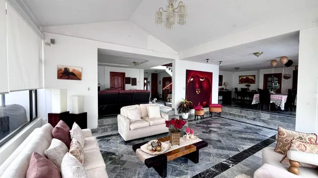 Casa en Venta Esquinera Independiente en Cumbayá – La Primavera | Piscina | 5 Parqueaderos — imagen 4