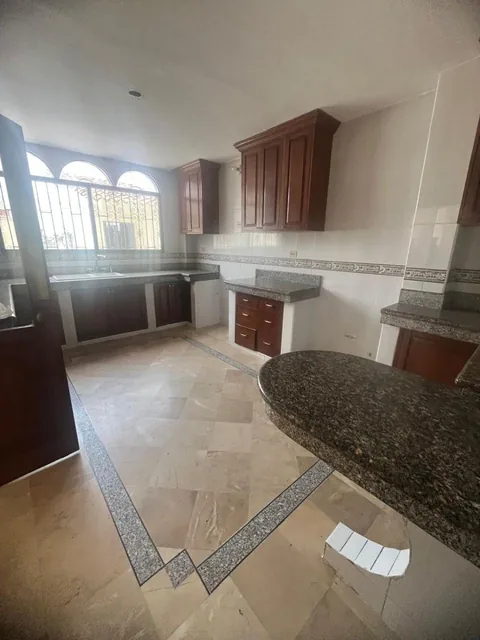Venta. Linda Casa. Sector Ceibos. patio Amplio con Piscina. 4 Hab. $190.000, Guayas — imagen 4