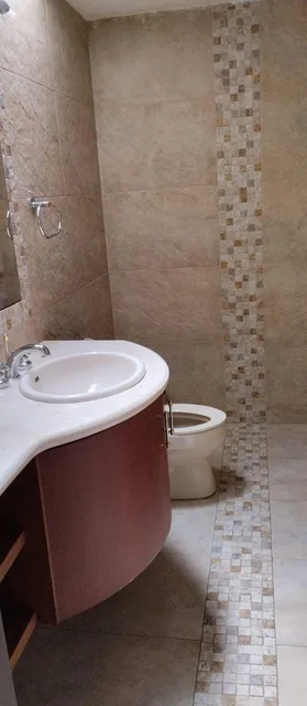 Casa 3 Dorm. de Venta Cumbaya Sector El Reservorio Dentro de Urbanizacion Seguridad 24 - 7 — imagen 5