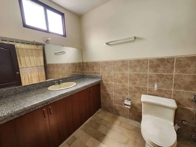 Casa de 240 m² de Terreno con 3 Dorm. en Venta en Vía a La Costa - m. Castro, Guayas — imagen 2
