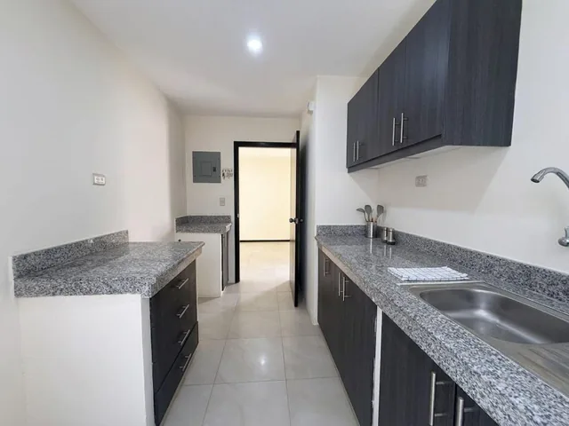 Casa en Venta Urbanizacion La Rioja Etapa Asturias Via a La Aurora, Guayas — imagen 3
