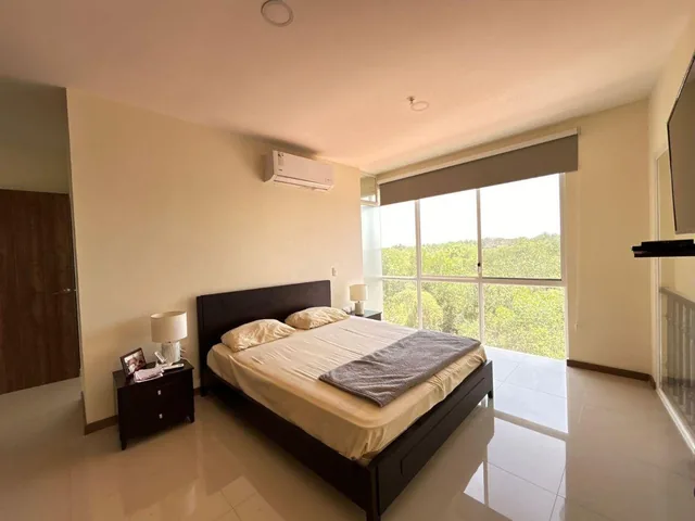 Vendo Moderno y Amplio Loft Amoblado de Doble Altura en Torre Baro Terranostra, Guayas — imagen 4