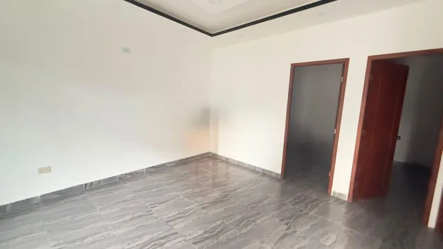 Venta, Casa de Una Planta con Uso de Suelo Comercial en Orquídeas, Guayas — imagen 2