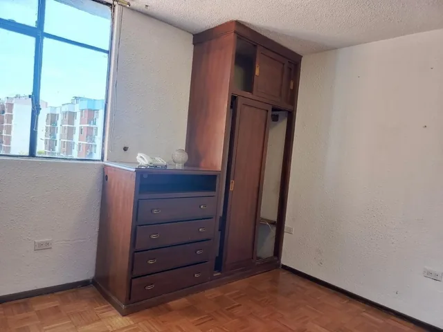 Departamento en Venta, El Inca Confortable Seguro Cerca de La Udla — imagen 3