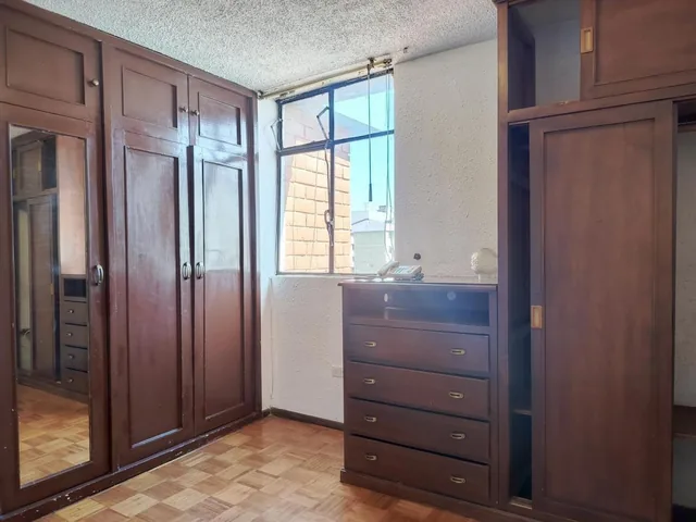 Departamento en Venta, El Inca Confortable Seguro Cerca de La Udla — imagen 2