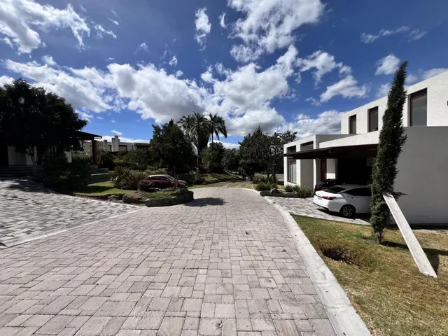 Casa de Venta Ubicada en Tumbaco, Sector Hilacril. Urbanización Cerrada — imagen 2