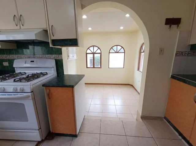 Vendo Casa de Madera con Terreno con Arboles Frutales en La Urb. Oasis, Cerca del Kartódromo. Provincia de Pichincha — imagen 3