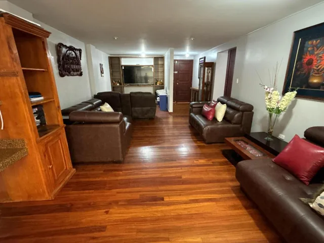 Venta de Oportunidad Amplio Departamento con Ampliacion de La Cocina Sector Mastodontes Carcelen — imagen 2