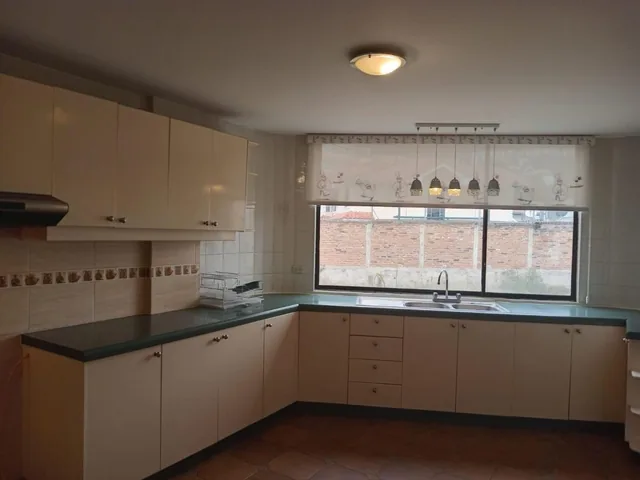 Fcm Venta Departamento 3 Dorm. Dentro Urb El Condado. Provincia de Pichincha — imagen 2