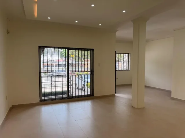 Se Vende Departamento Remodelado en Ceibos en Av Principal, Guayas — imagen 4