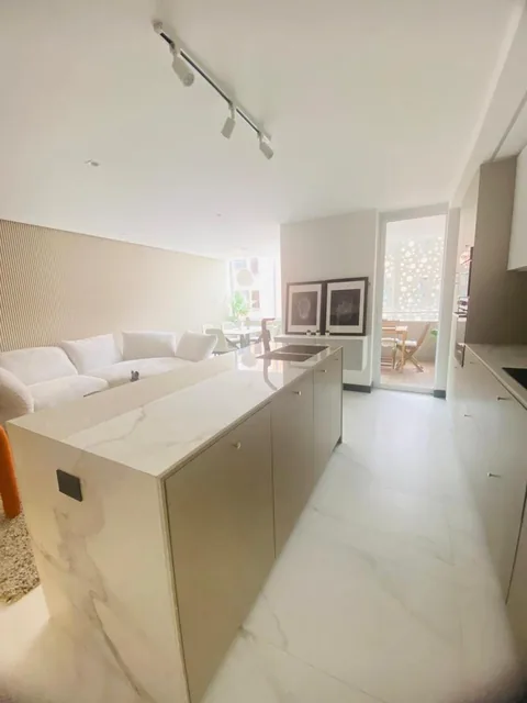 Ira Venta Suite con Balcon en González Suárez — imagen 3