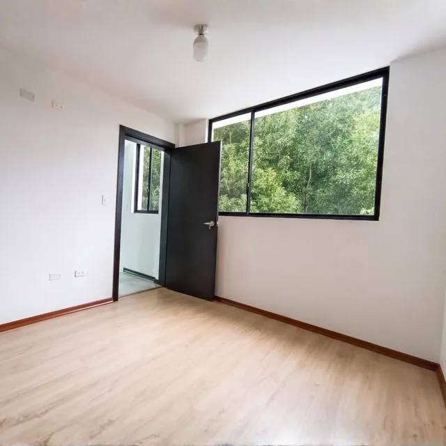 Casa en Venta. 4 Habitaciones. 3 Pisos con Suite - Jacuzzi. por Estrenar — imagen 4