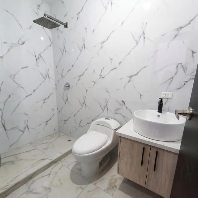 Casa en Venta. 4 Habitaciones. 3 Pisos con Suite - Jacuzzi. por Estrenar — imagen 2