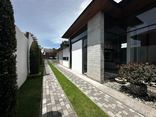 Se Vende Casa Moderna Dentro de Urbanización — imagen 2