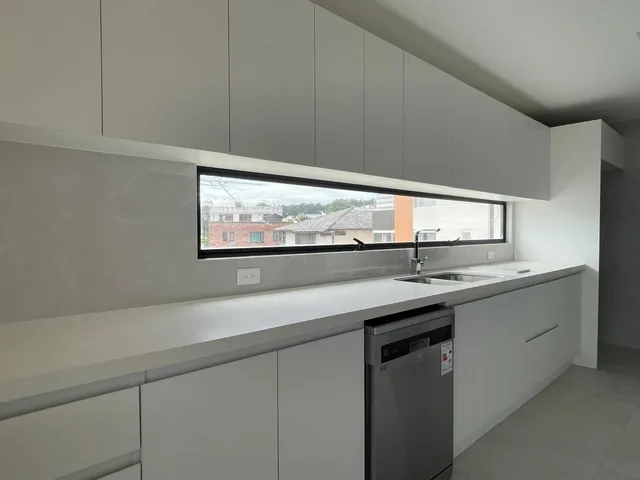 Venta Departamento de Lujo 3 Dorm. a Estrenar en Urbanización El Condado - Quito — imagen 3