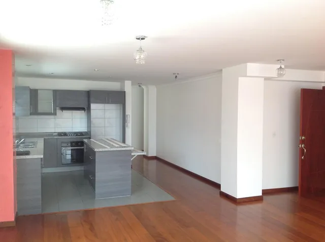 Venta Oportunidad Departamento 120 m² de 3 Dorm. Urb. El Condado — imagen 2