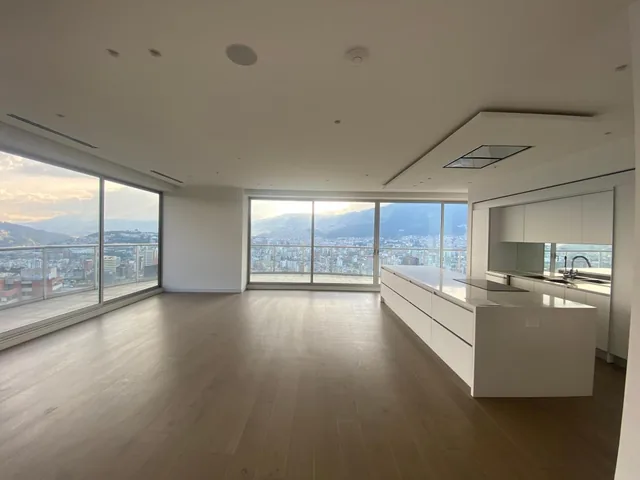 Hermoso Penthouse de Lujo! Sector Gonzales Suarez — imagen 2