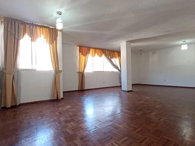 La Prensa - Vendo Amplio Departamento 3 Dorm. 104 m² Tercer Piso 1 Parqueadero y Bodega — imagen 4