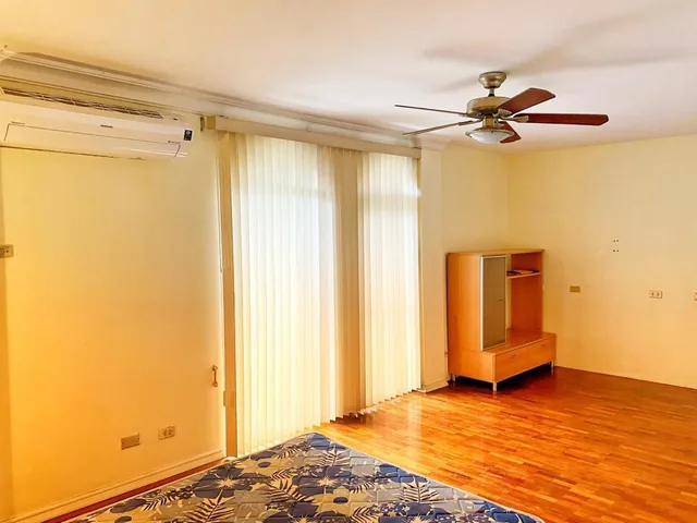 Vendo Muy Amplio Departamento en Urdesa Central, Guayas — imagen 3