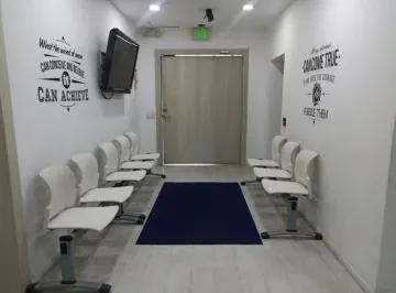 Urdesa Central Vendo Casa Nueva, U Oficina Comercial Espaciosa de Una Planta, Guayas — imagen 2