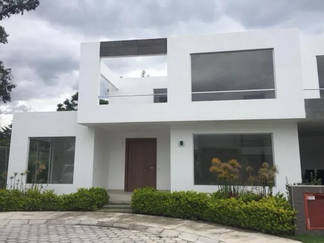 Casa - Tumbaco Sector La Cerámica Amplio Terreno de 491 m, 267 m de Construcción — imagen 2