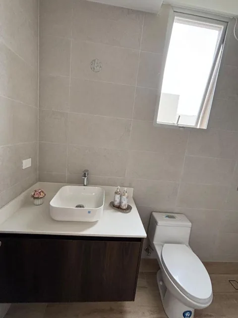 En Venta Casa de Tres Dorm. en Urbanizacion 164 m² - Puembo — imagen 2