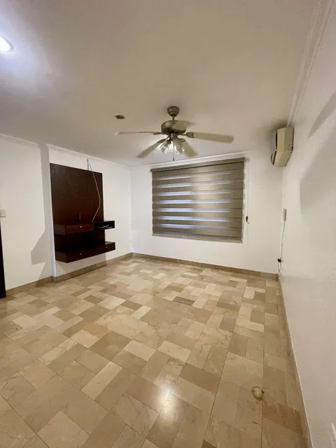 Ceibos Norte: Vendo Casa Remodelada de Dorm. y Amplio Patio, Guayas — imagen 3