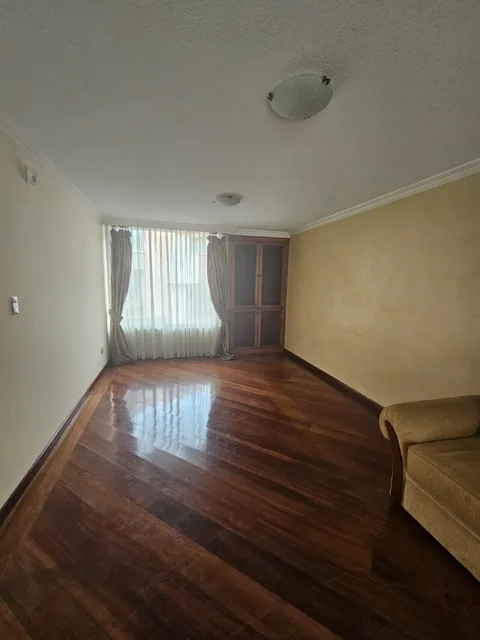 Venta Casa Norte de Quito Tres Dorm. y Estudio Dos Parqueaderos 200 m Terraza Pergola — imagen 2