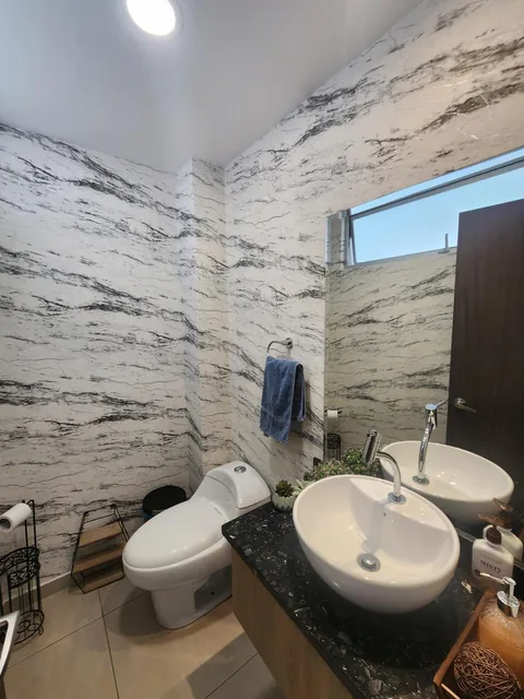 Venta Casa Tumbaco 3 Dormitorio Sala Tv. Jardines Pergola 2 Parqueaderos — imagen 5