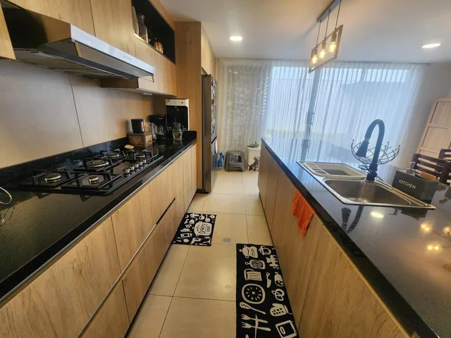 Venta Casa Tumbaco 3 Dormitorio Sala Tv. Jardines Pergola 2 Parqueaderos — imagen 2