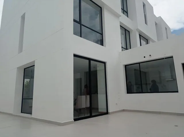 Casa 3 Niveles: 3 Hab + Cocina Americana + Jardín Privado — imagen 3