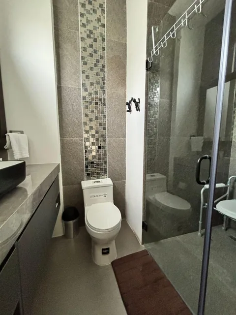 Villa en Mocoli Moderna 5 Dorm. P Baja Uno, Guayas — imagen 3