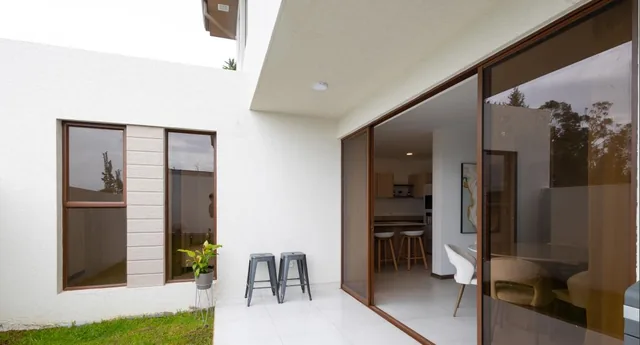 Casa en Venta a Estrenar 3 Dorm en Conjunto Cerrado, Sector Pifo — imagen 2