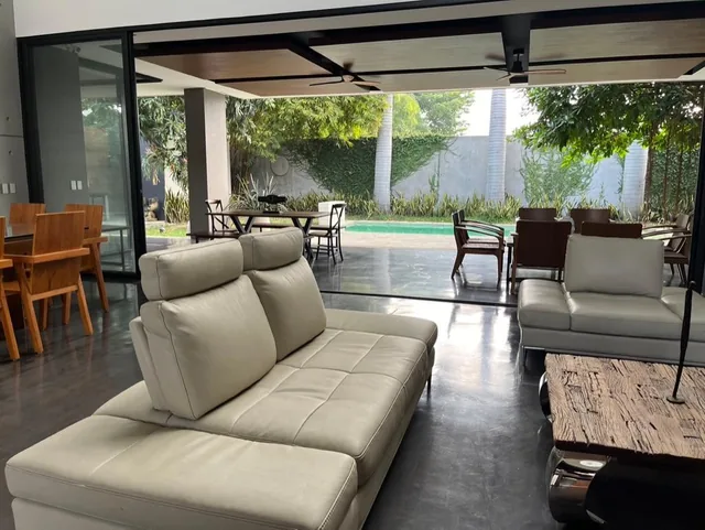 Casa en Venta. Urbanización El Cortijo - Vía a Samborondón, Guayas — imagen 2