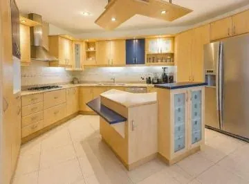 Hermosa Casa de Venta Al Pie del Campo de Golf en El Club Los Chillos! — imagen 3