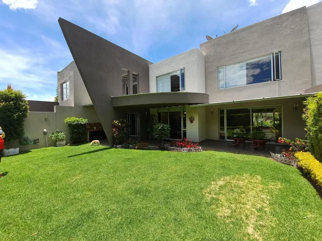 Venta Casa de Lujo en Cumbayá Sector Lumbisí urbanización Santa Elena de Oportunidad $350.000 — imagen 3