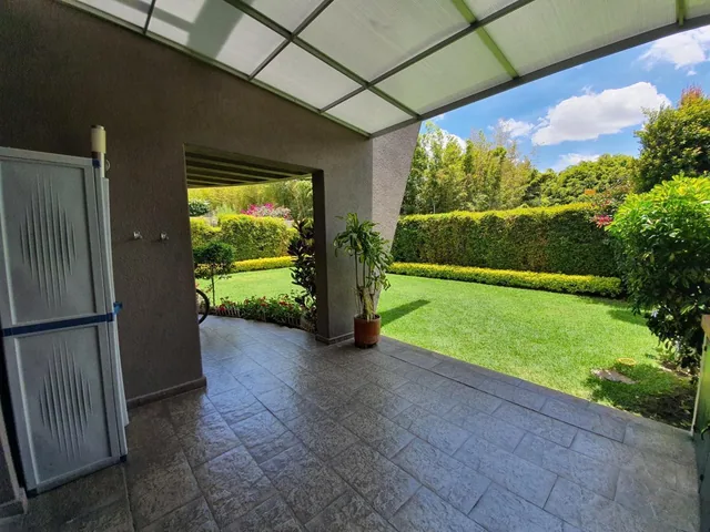 Venta Casa de Lujo en Cumbayá Sector Lumbisí urbanización Santa Elena de Oportunidad $350.000 — imagen 2