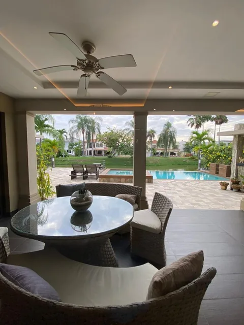 Linda Villa Al Lago en La Urb. Laguna del Sol, Guayas — imagen 2