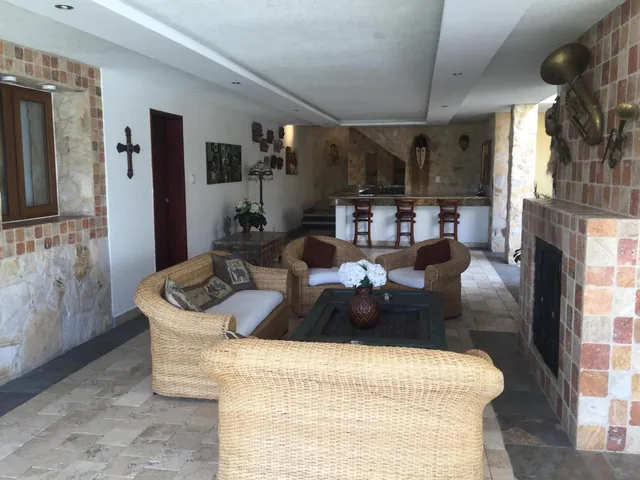 Cumbaya Casa de Venta Remodelada en Urbanizacion Exclusiva Sector Colegio Menor — imagen 2