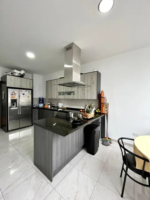 Penthouse de 3 Habitaciones con Terraza en Venta - Quito Tenis - 400 m² — imagen 4