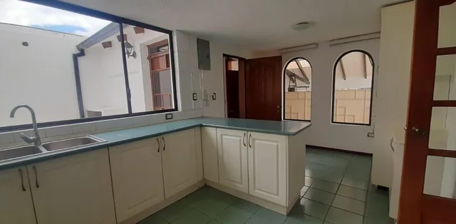 Venta Casa Cumbaya Sector Colegio Aleman Informes Cbr Carla del Pino — imagen 5
